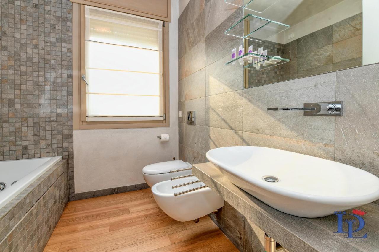 Desenzanoloft Official Partner Marriott Homes & Villas - Oscar Luxury Suite Desenzano del Garda Exterior foto